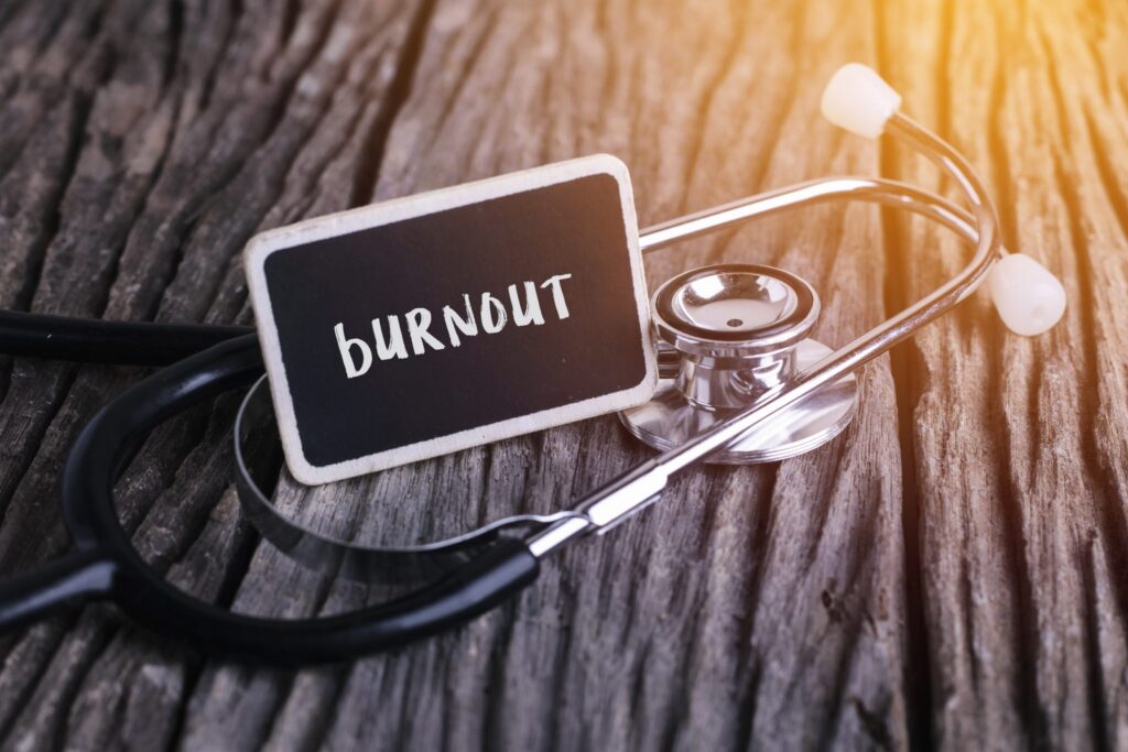 One of the most impactful ways to ease the healthcare burden is to implement AI technology to improve workflow. This week’s Domain Knowledge highlights the use of AI to optimize both administrative and clinical processes as a way to reduce burnout.